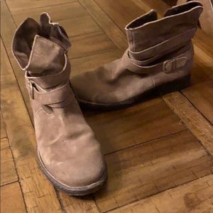 COPY - Leather Born boots, rubber sole. Worn once!